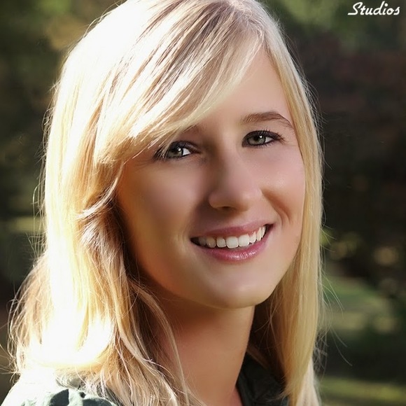 Meet your Posher, Allison - Picture 1 of 1